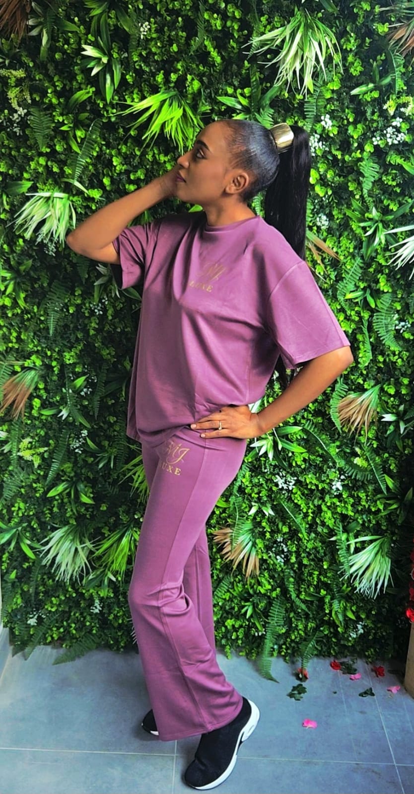 Lightweight comfort suit