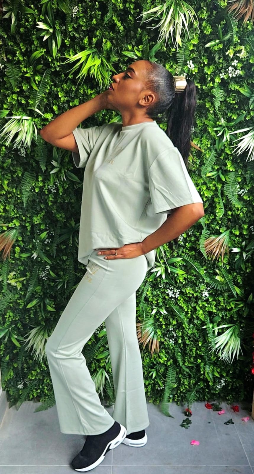 Lightweight comfort suit