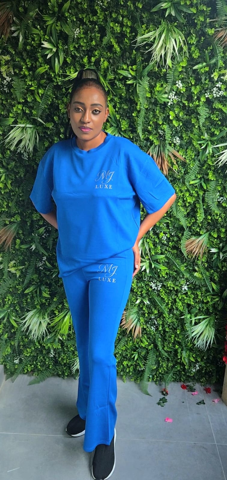 Lightweight comfort suit