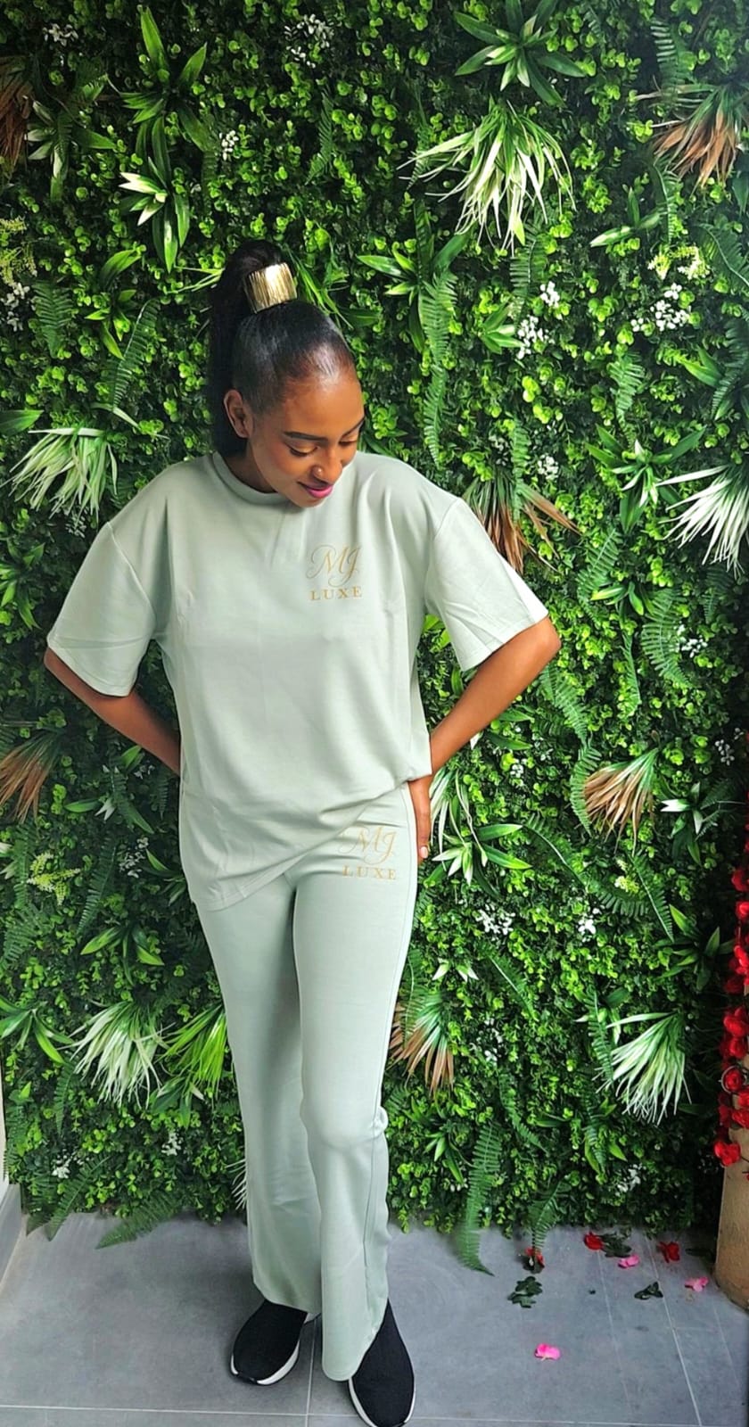 Lightweight comfort suit